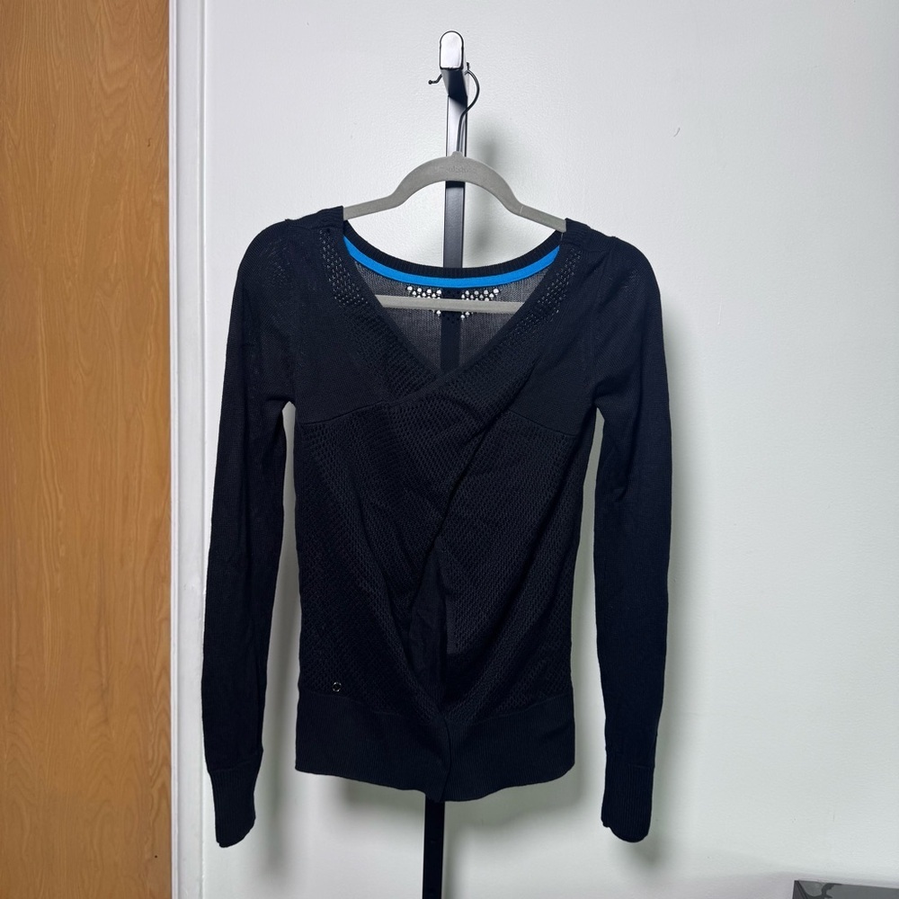 Lululemon Women's Black Long-Sleeve Knit Wrap open in back size 4